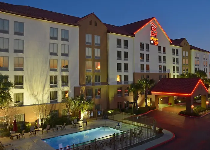 Red Roof Inn Plus+ San Antonio Downtown - Riverwalk