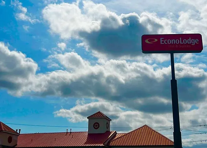 Econo Lodge Inn & Suites Downtown San Antonio