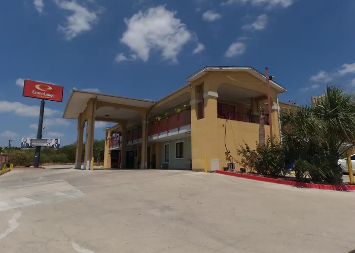 Econo Lodge Inn & Suites San Antonio Near Frost Bank Center