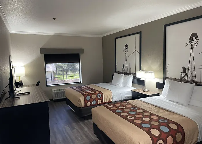Super 8 By Wyndham San Antonio/Alamodome Area Hotel