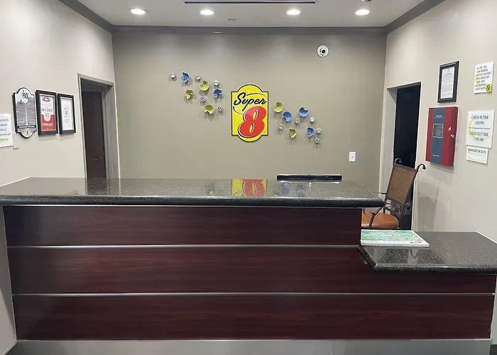 Super 8 By Wyndham San Antonio/Alamodome Area Hotel