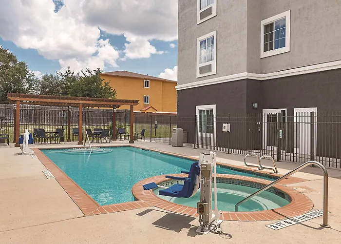 La Quinta By Wyndham San Antonio Northwest Hotel