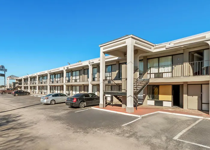 Knights Inn San Antonio Near Frost Bank Center