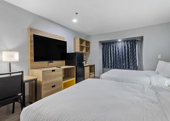 Day Inn By Wyndham San Antonio Downtown