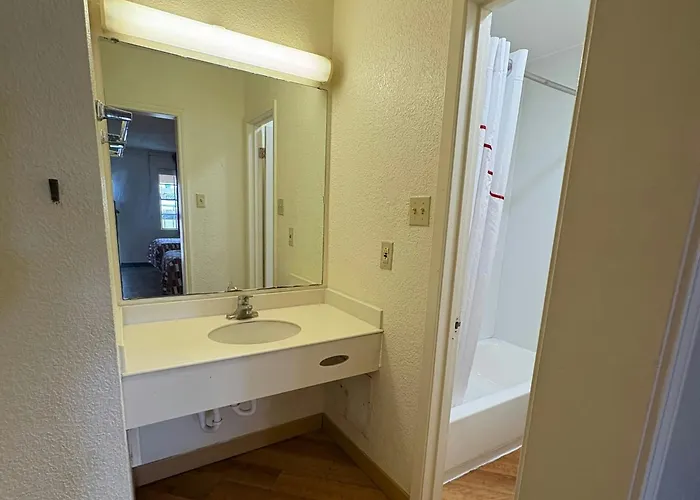 Baymont By Wyndham San Antonio South Park Hotel