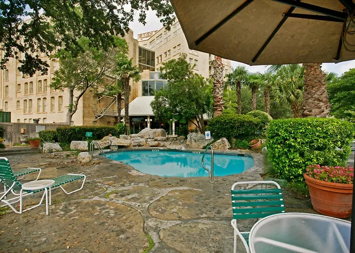 Hotels in San AntonioCrockett