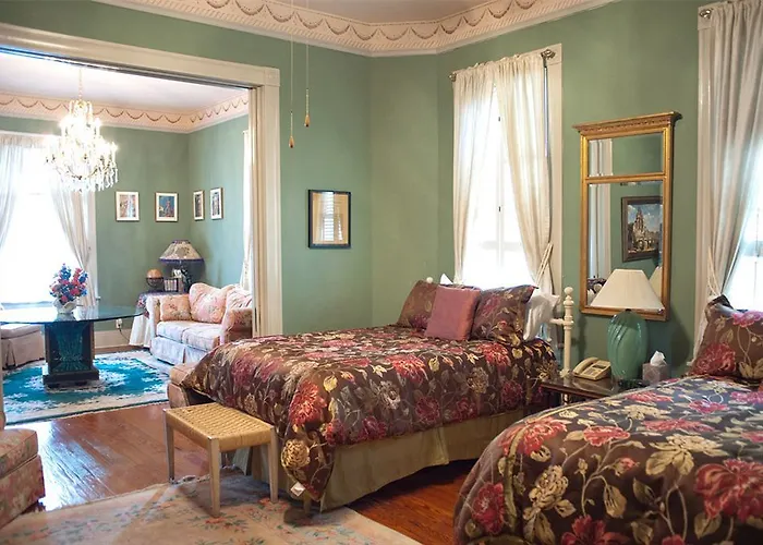 Arbor House Suites Bed And Breakfast San Antonio
