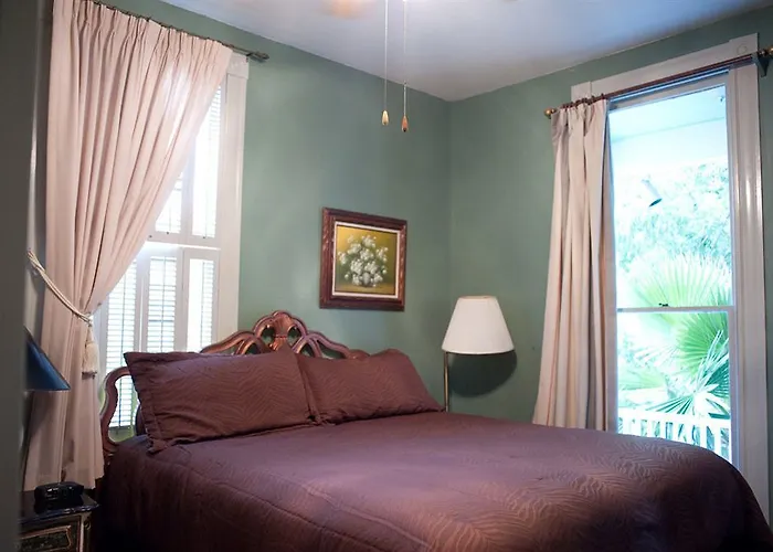 Arbor House Suites Bed And Breakfast San Antonio